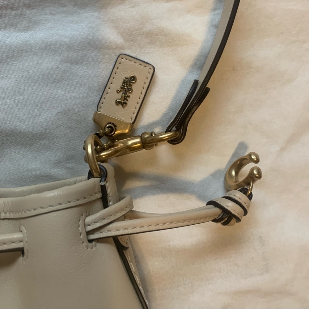 ❌SOLD!!!❌ Coach Camila drawstring glovetan leather bucket bag - Picture 8 of 9